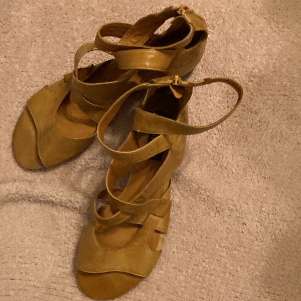 Ankle flat leather sandals